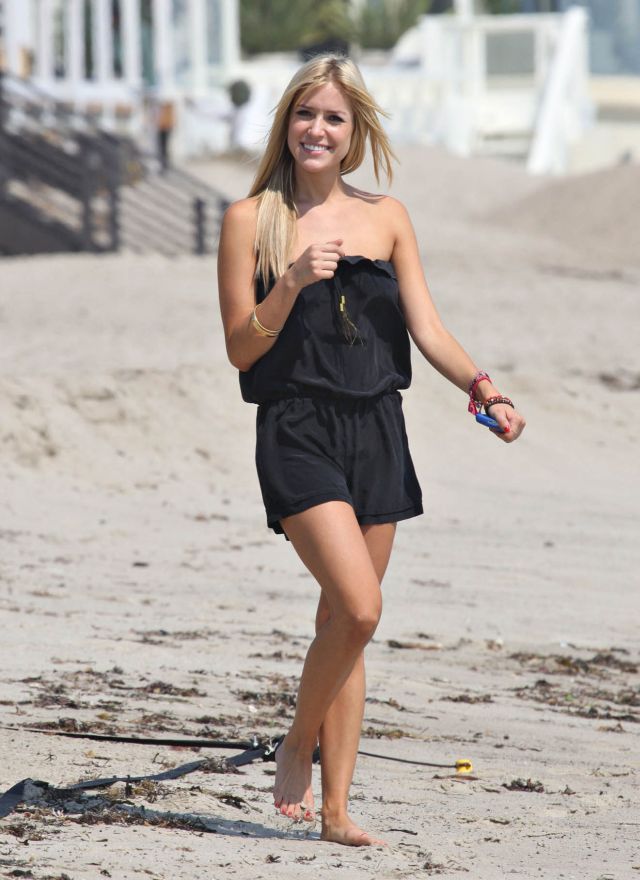 Charming and cute Kristin Cavallari on the beach (9 pics)