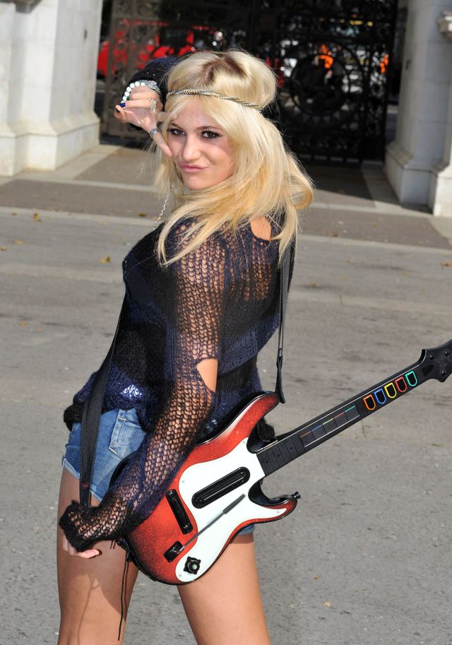 Pixie Lott promoting Guitar Hero 5 (9 pics)