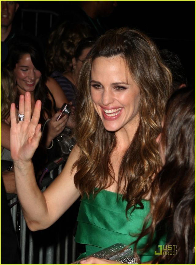 Jennifer Garner at the premiere of The Invention of Lying (13 pics)