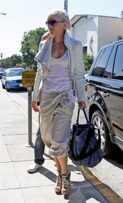 Gwen Stefani arrived at a studio in LA (8 pics)