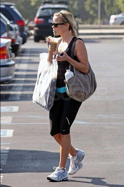 Reese Witherspoon after a workout (5 pics)