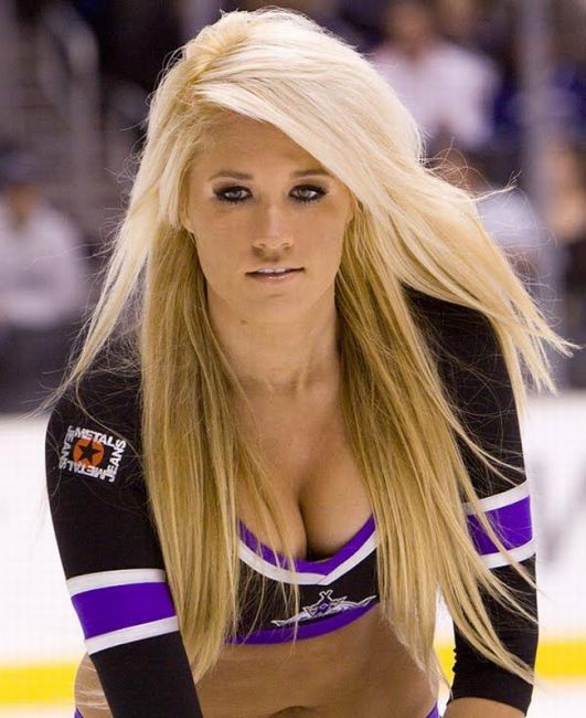 Pretty NHL ice crew girls (23 pics)