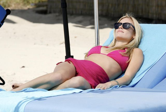 Beautiful Kristin Cavallari on the beach (15 pics)