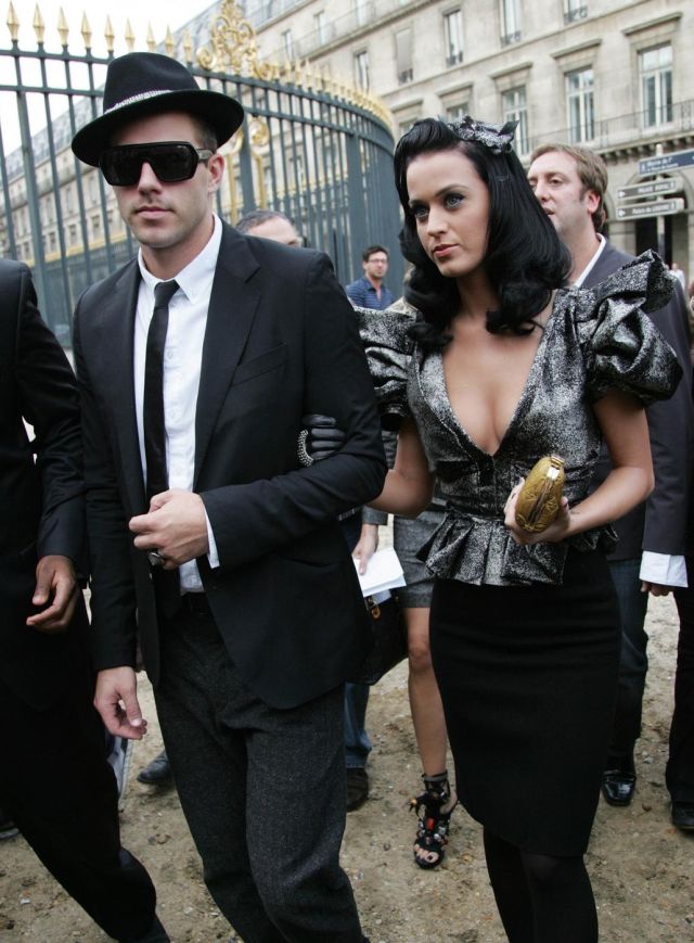 Katy Perry at the Fashion Week in Paris (9 pics)