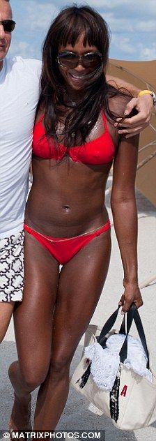 Naomi Campbell looks great at her 40 (6 pics)