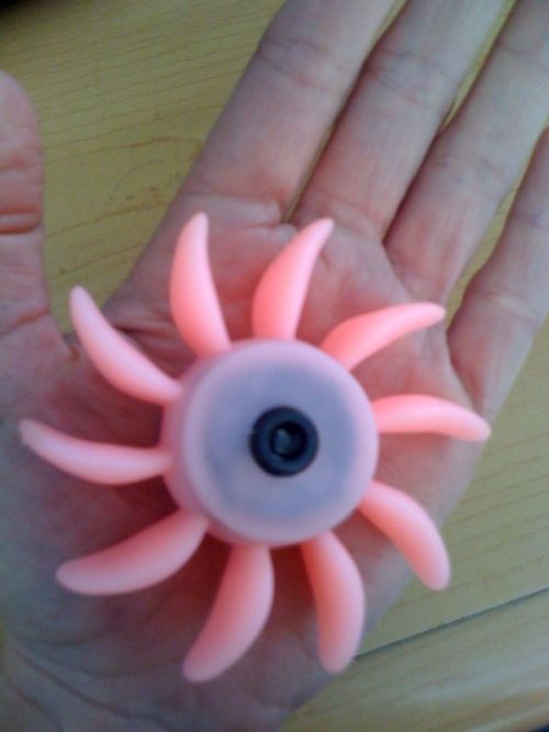Sqweel – a 10-tongued rotating sex toy for the pleasure of women (6 pics + 1 video)