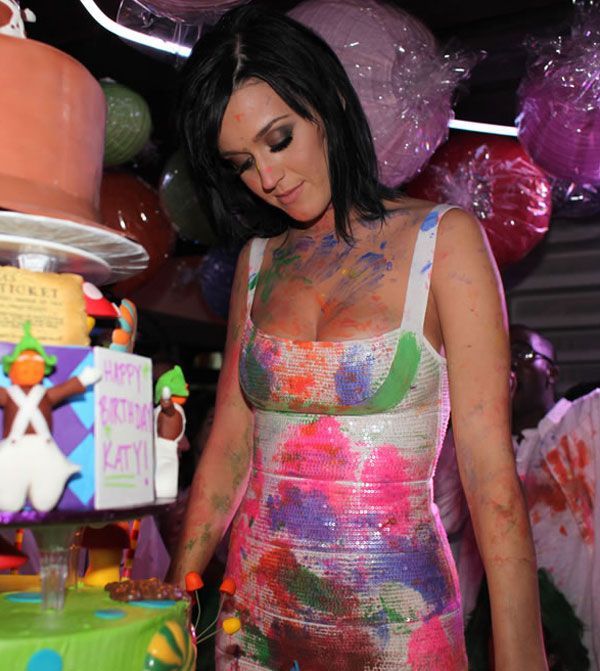 Here Comes Katy Perry Again and She Is Stunning (9 pics)