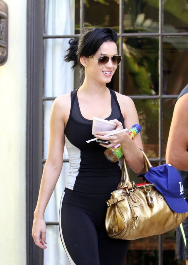 Katy Perry in a Sports Outfit, but Always Beautiful (9 pics)