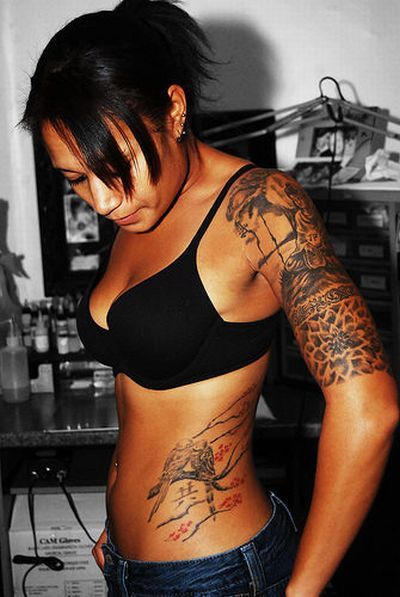 Compilation of Girls with Tattoos (51 pics)
