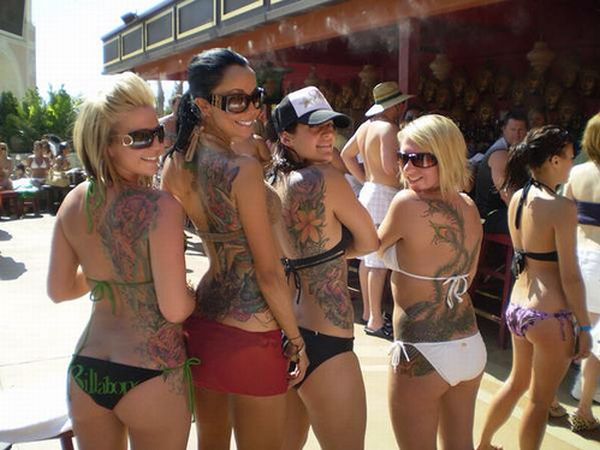 Compilation of Girls with Tattoos (51 pics)