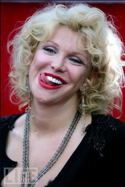 Courtney Love Can Be So Different (28 pics)