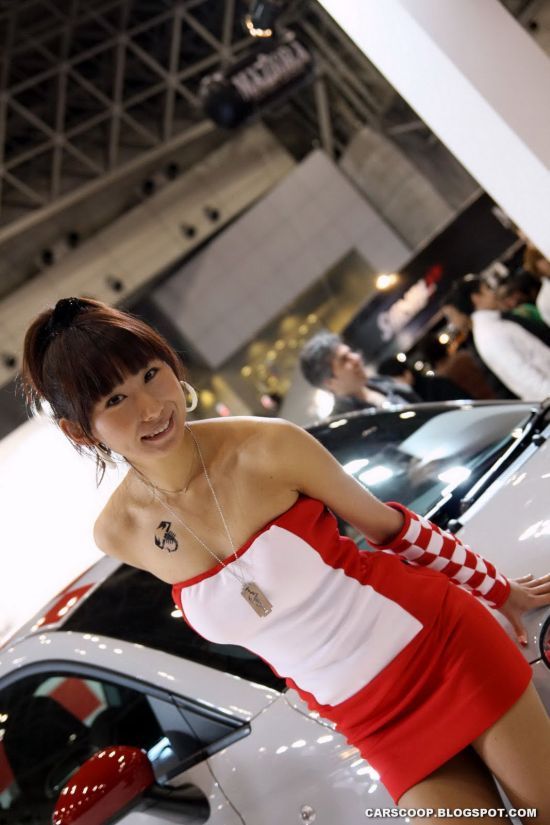 Girls at Tokyo Auto Salon 2010 (58 pics)