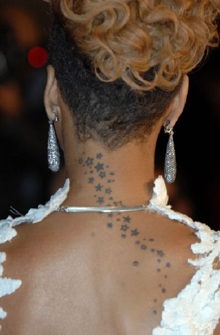 Sexy Rihanna at the NRJ Music Awards (4 pics)