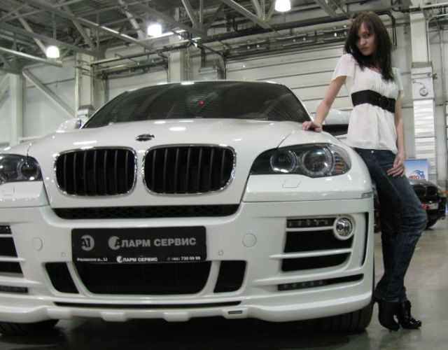 Russian Ladies and Cars (46 pics)