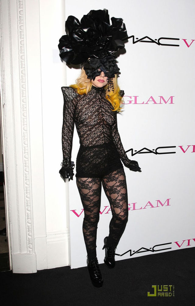 The Most Outrageous Lady Gaga’s Costumes (25 pics)