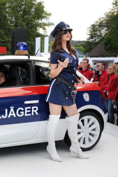 Babes at the 2010 Wörthersee GTI Festival (29 pics)