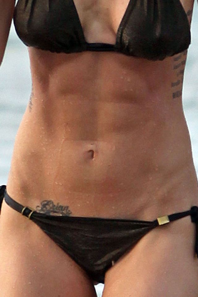 Megan Fox and Her Six-Pack Abs (9 pics)