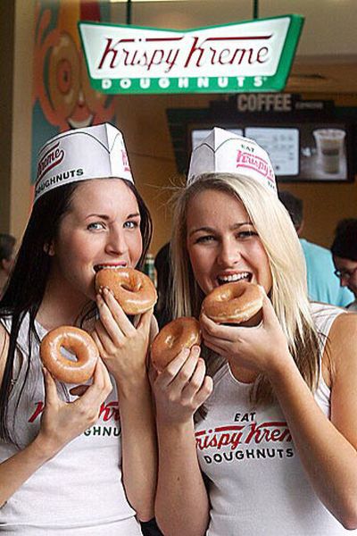 Donuts and Girls – What More to Ask! (33 pics)
