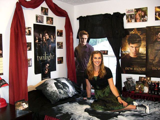 Twilight Fans with Creepy Twilight-Themed Bedrooms (28 pics)