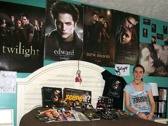 Twilight Fans with Creepy Twilight-Themed Bedrooms (28 pics)