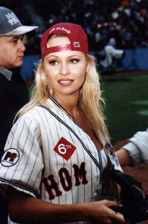 Pamela Anderson Was Super Hot When She Was Young (53 pics)