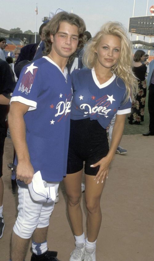 Pamela Anderson Was Super Hot When She Was Young (53 pics)