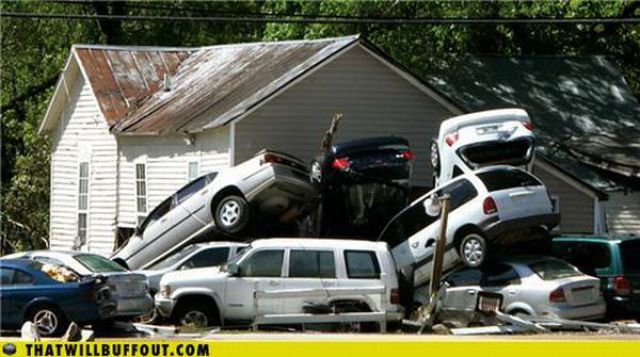 Cars in Hilarious and Weird Situations (83 pics)