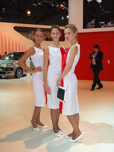 Russian Girls at a Car Show (51 pics)