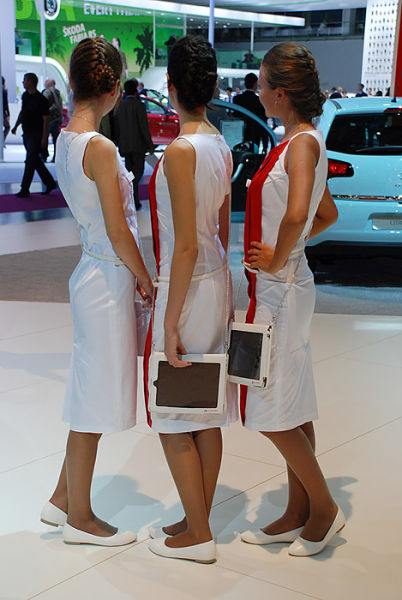 Russian Girls at a Car Show (51 pics)