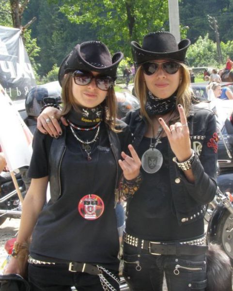 Lady Bikers in Russia (14 pics)