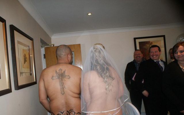 Naked Bride and Groom Not Ashamed
