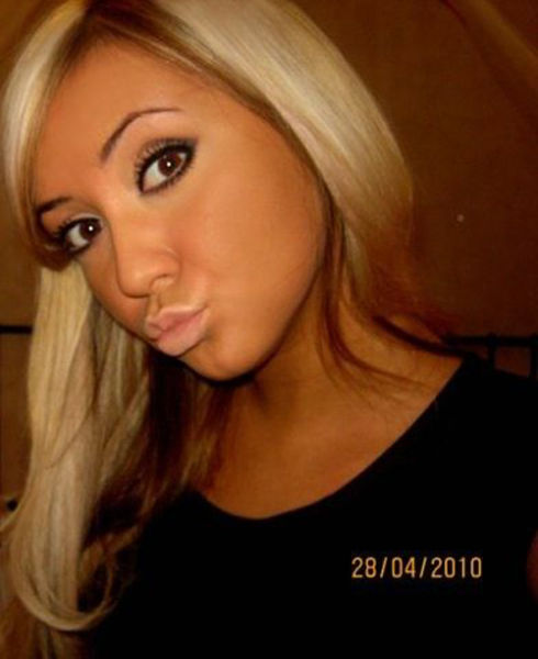 Hot Chicks Show Sexy Side In Social Network Sites