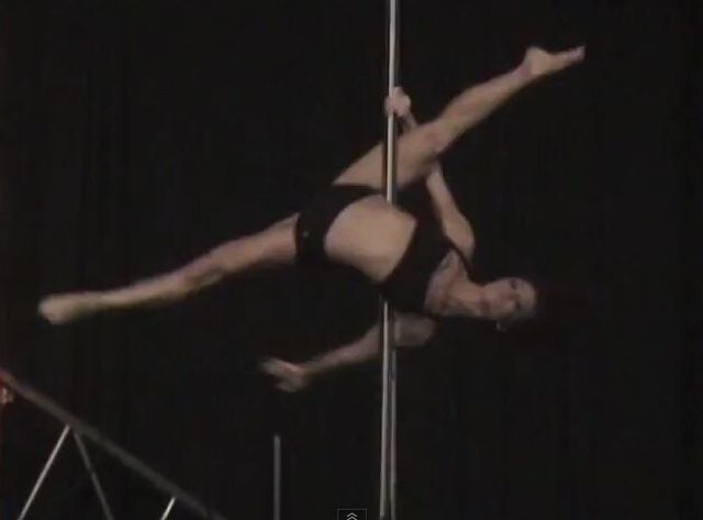 Fantastic Pole Dance Performance [VIDEO]