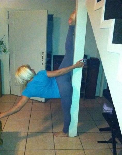 These Stretching Girls Will Raise Your… Mood!