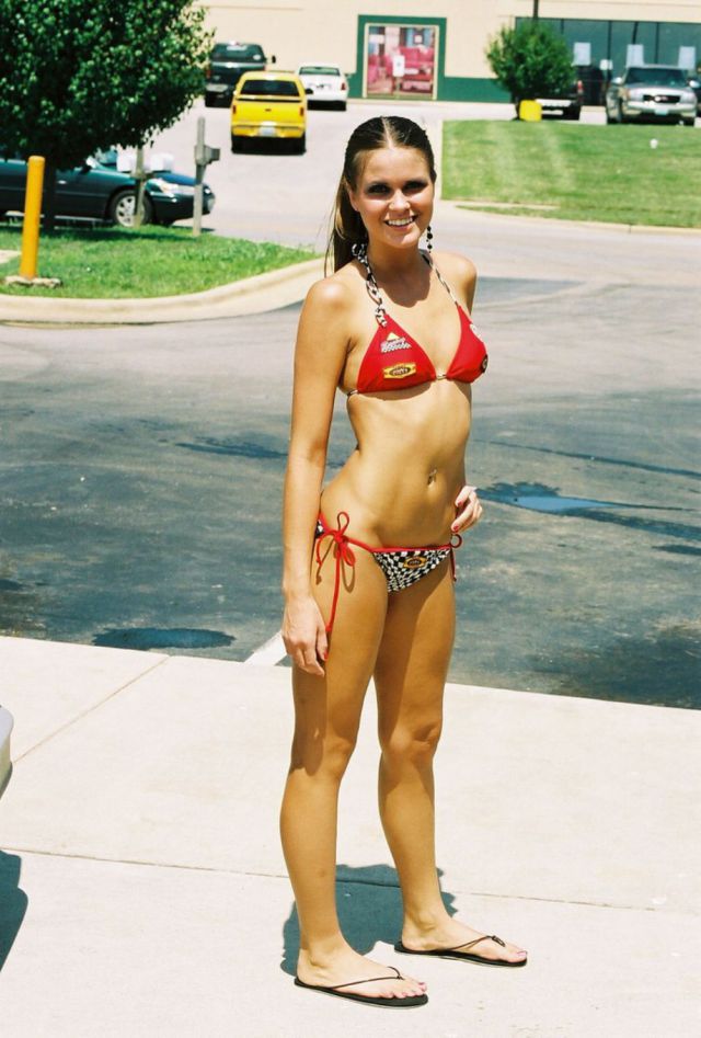Highschool hirls in bikinis This Car Wash Must Be Every Man S Dream 40 Pics Izispicy Com