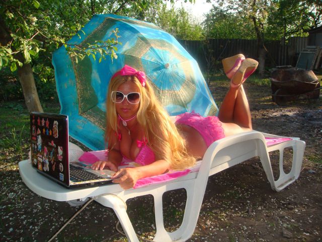 Super “Glamorous” Girl from Russian Social Media