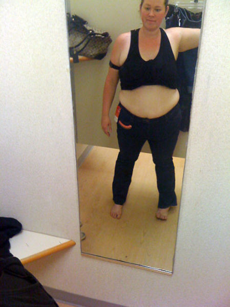 Mirror Self-Portraits Series Captures This Woman’s Remarkable Weight Loss