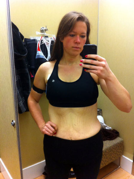 Mirror Self-Portraits Series Captures This Woman’s Remarkable Weight Loss