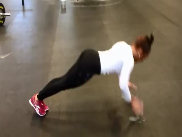 This 17-Year-Old Girl Is Damn Strong 