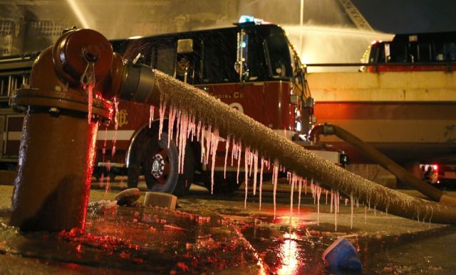 Stunning Photos of Frozen Chicago Fire