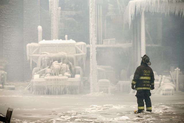 Stunning Photos of Frozen Chicago Fire