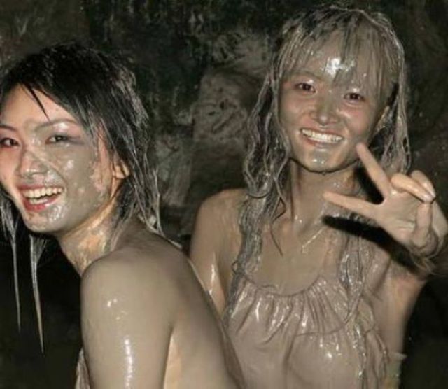 Girls Getting Filthy for Fun