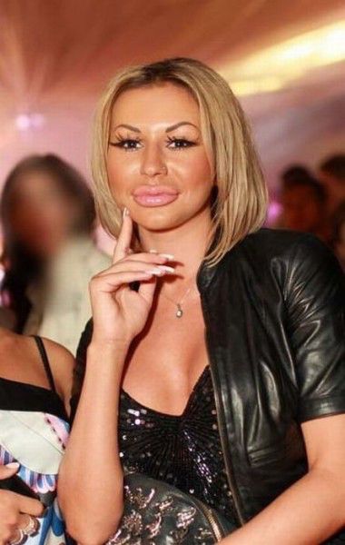 Ukraine Nightclub Girls Have the Same Sense of Style