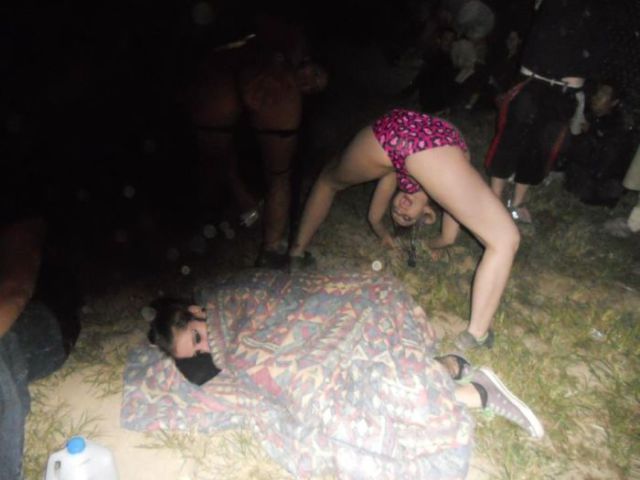 Drunk People Get Treated to Some Butt Action from Enthusiastic Girls