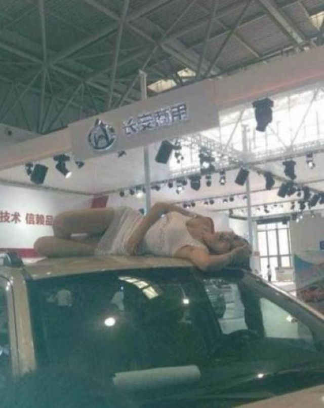 A Chinese Auto Show Model Who Really Earns Her Salary