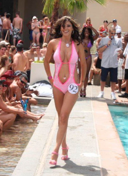 Sexy Vegas Girls Strut Their Stuff at the Pool Party in Vegas