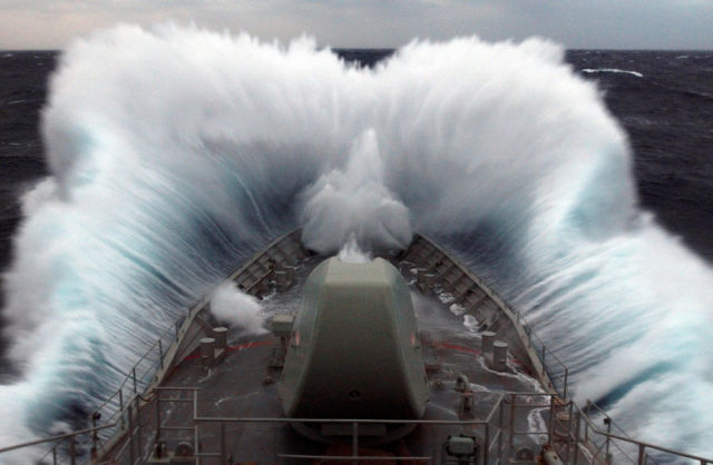 Great Photos of Navy Ships in the Middle of the Ocean
