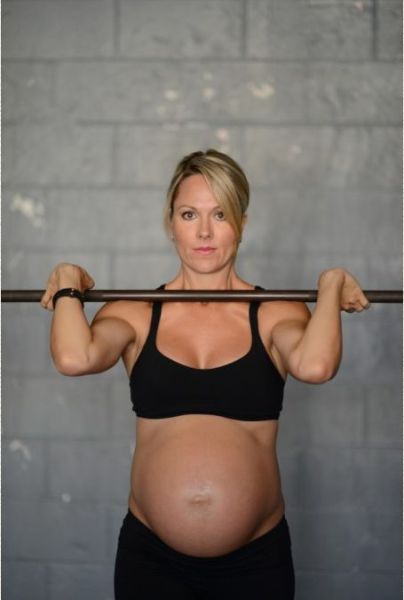 Pregnancy Can’t Stop This Woman from Weightlifting