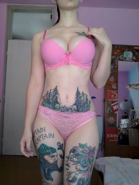 Hot Ladies Who Like Their Ink