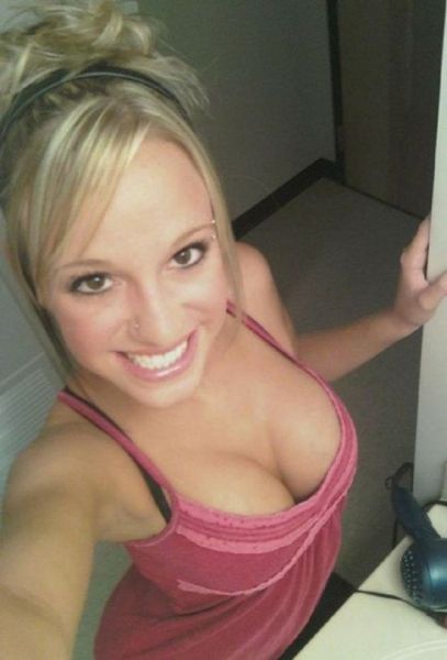 Sexy Selfies Are Women’s Gifts to Men